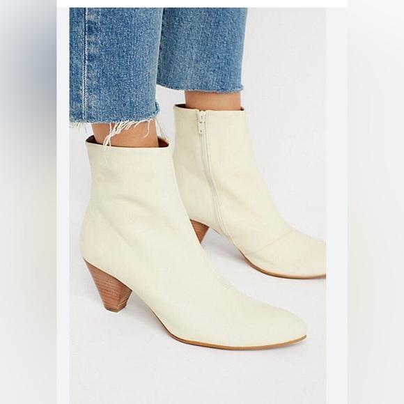 FREE PEOPLE ASPECT BOOT. Ankle bootie. Cream soft leather Size 38./7.5-8 - Picture 1 of 9